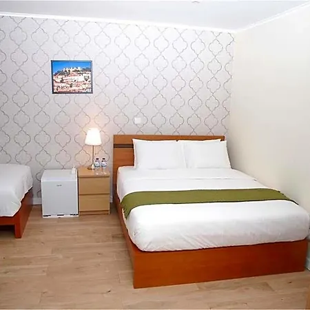 Amor Lisboa Hostel ホステル リスボン
